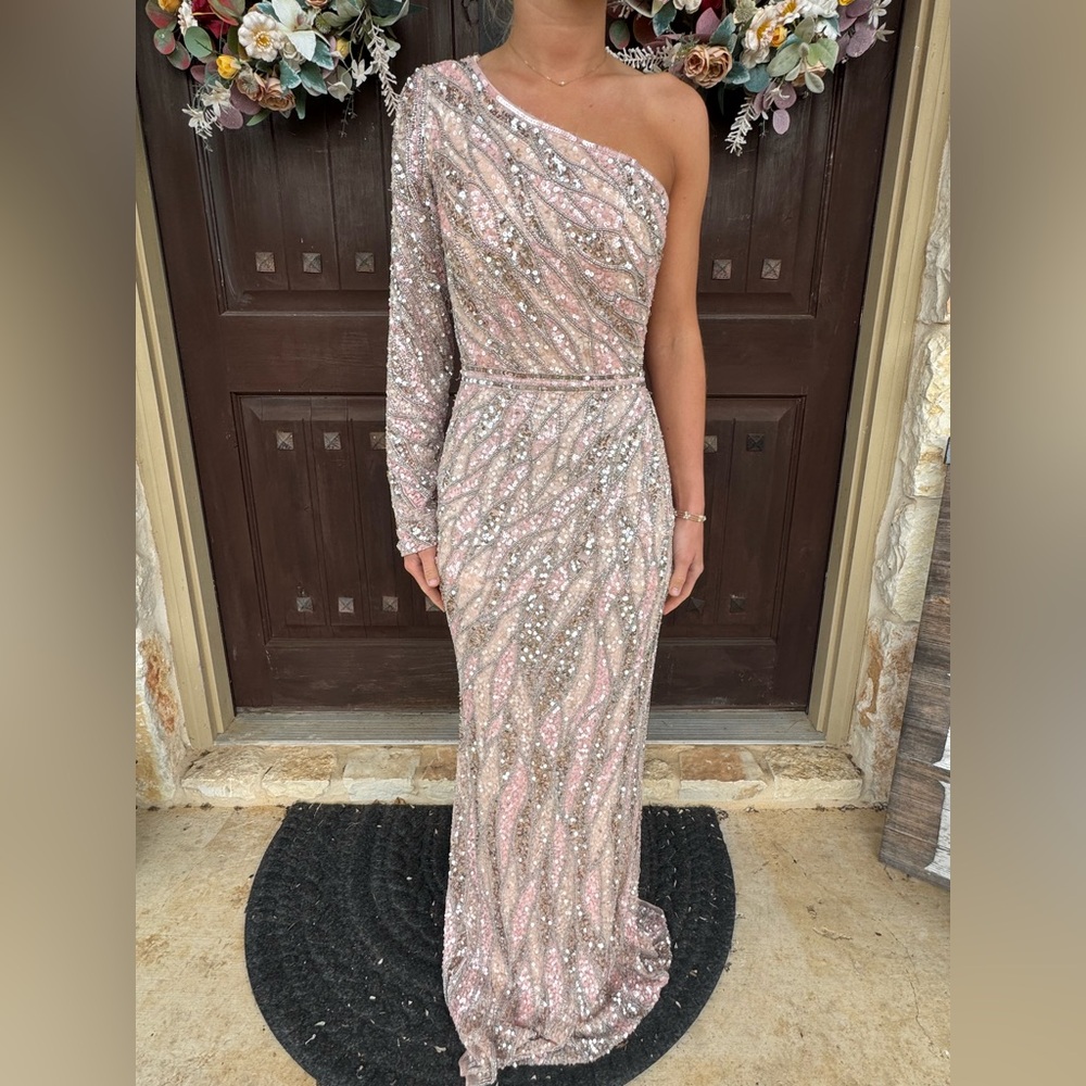 Mac Duggal 4982